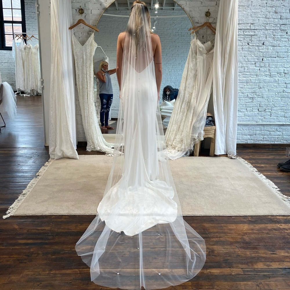 Grace loves lace stardust veil